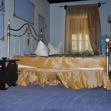 Hotel Casa Cu Farfurii Sinaia Camera foto