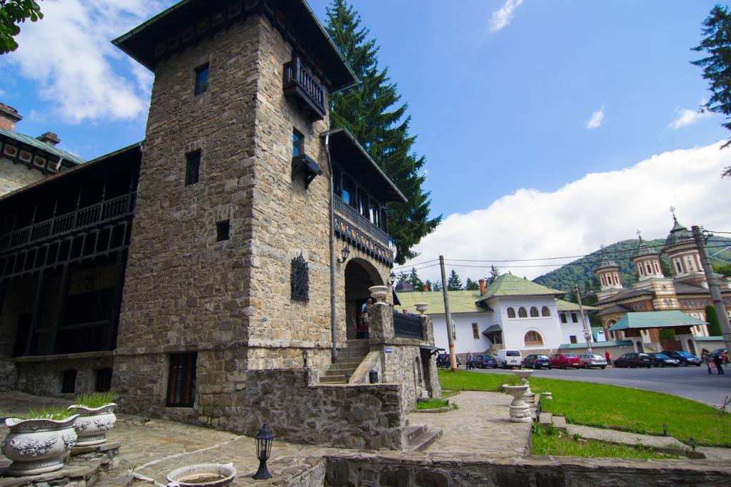 Hotel Casa Cu Farfurii Sinaia Esterno foto