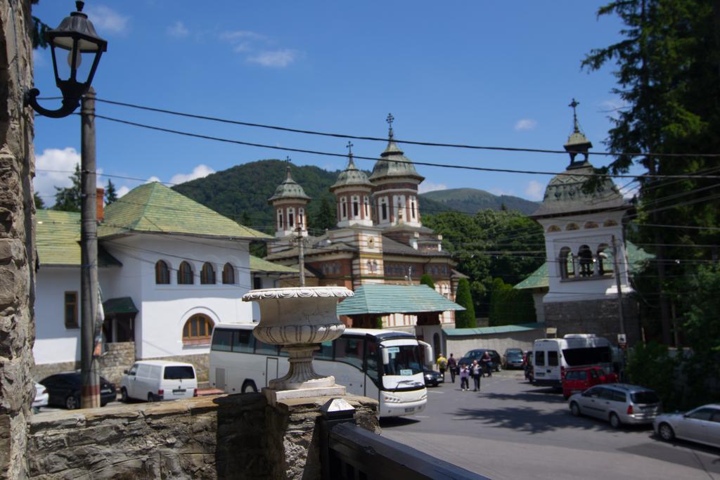 Hotel Casa Cu Farfurii Sinaia Esterno foto