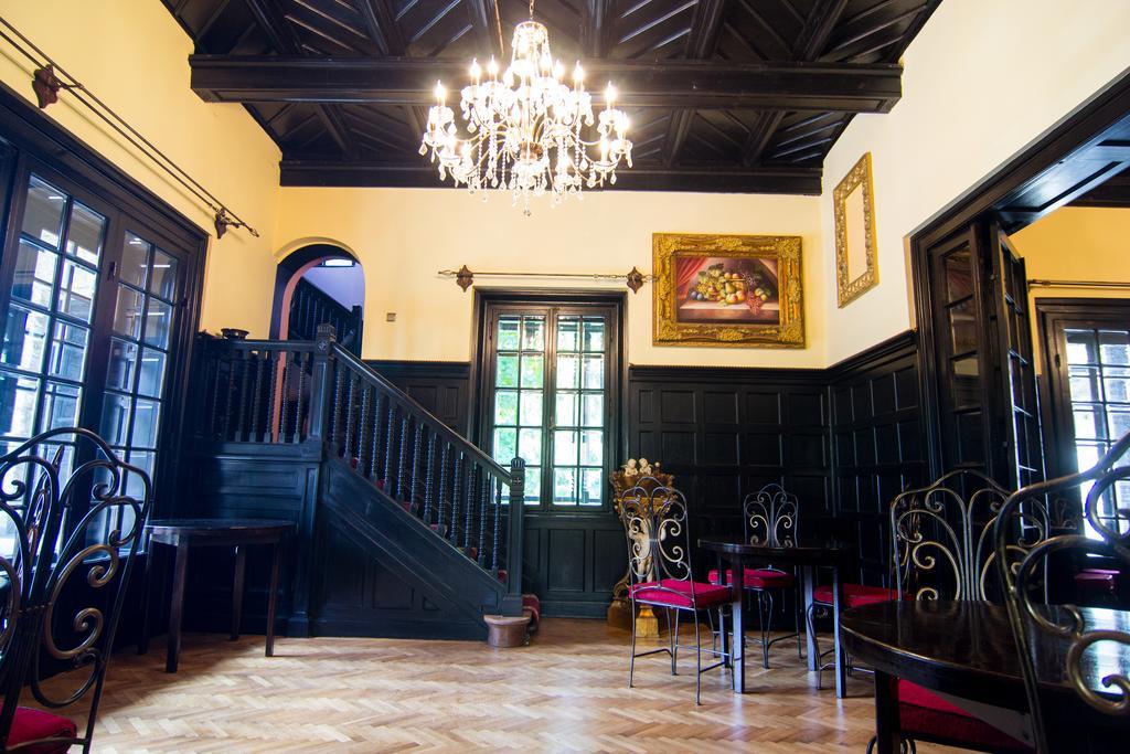 Hotel Casa Cu Farfurii Sinaia Esterno foto