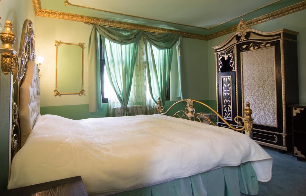 Hotel Casa Cu Farfurii Sinaia Esterno foto